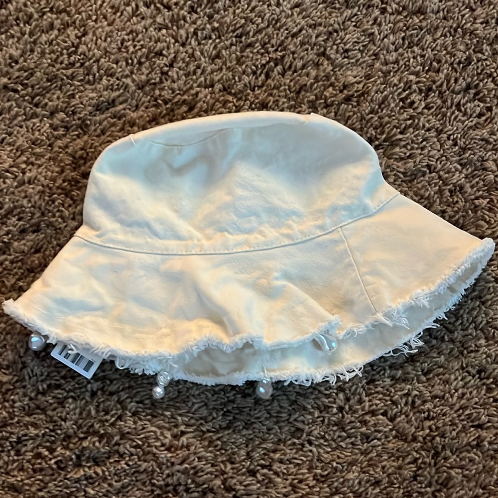 NEW Urban Outfitters Bucket Hat